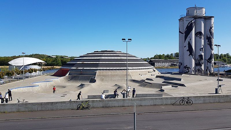 File:Streetdome, Haderslev 2.jpg