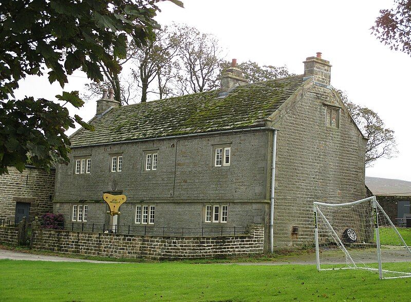 File:The Cragg Farm.jpg