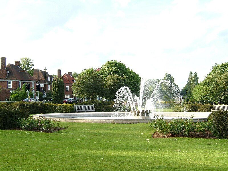 File:The Parkway Fountain.jpg