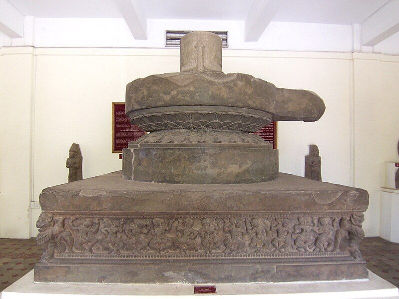 File:Tra Kieu Pedestal.jpg