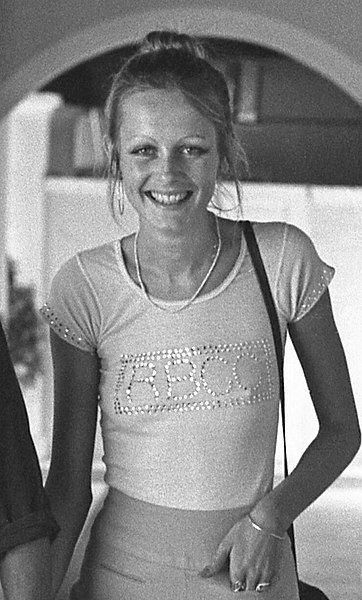 File:Twiggy 1973 crop.jpg