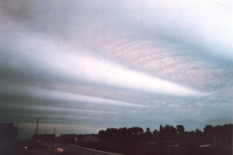 File:Wave clouds.jpg