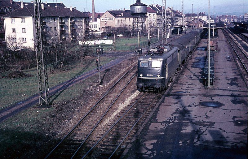 File:Bahnhof Freiburg 01.jpg