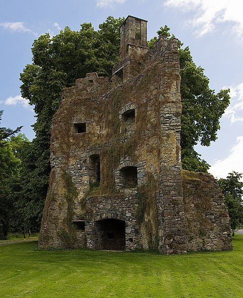 File:Castlecoote Castle ruins.jpg