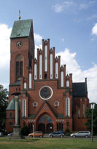 File:Christopheruskirche Friedrichshagen.jpg