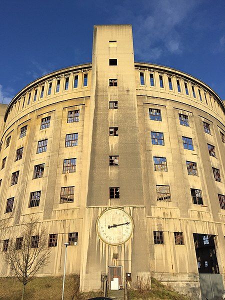 File:Gasometer Dresden.jpg