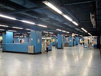 Tsuen Wan line concourse