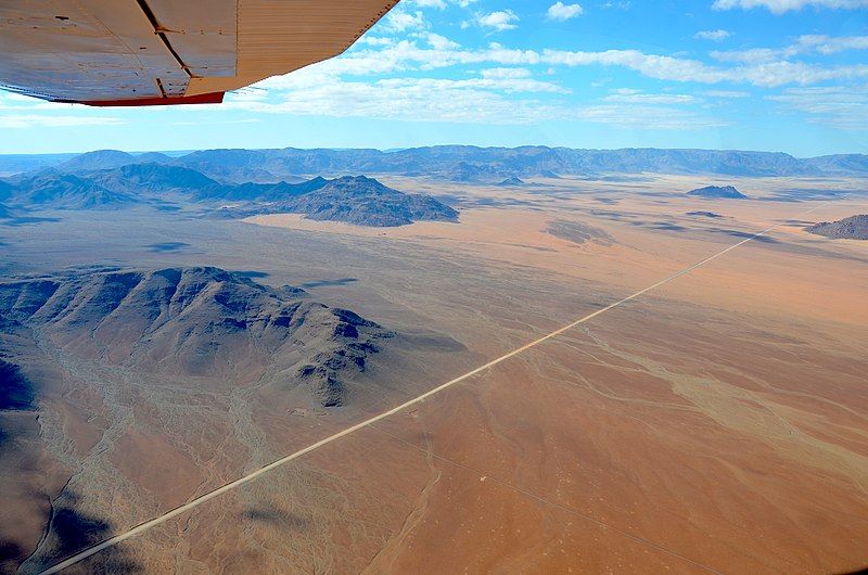 File:Hauptstraße C27, Namibia.jpg