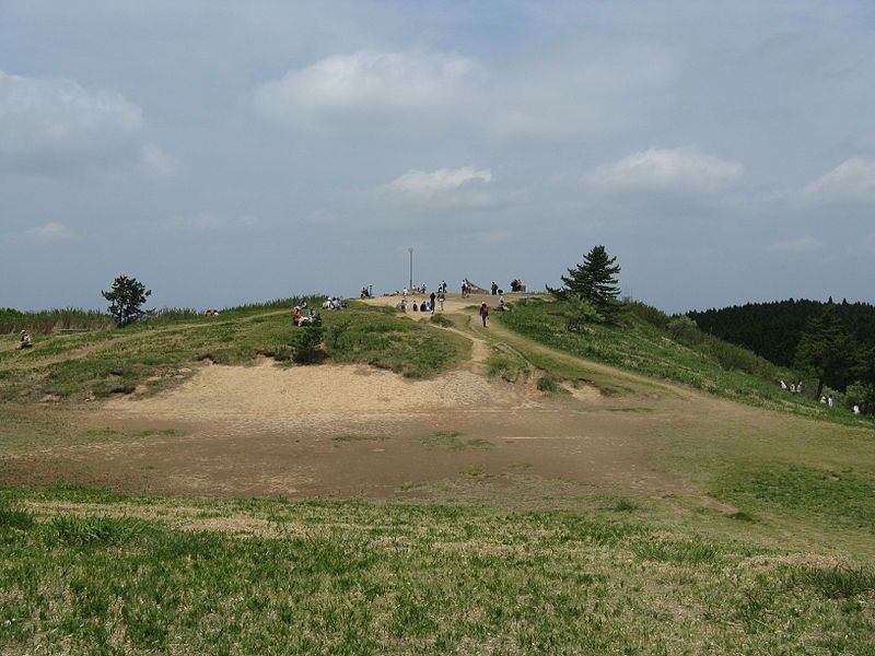 File:Mount Yamatokatsuragi4.jpg