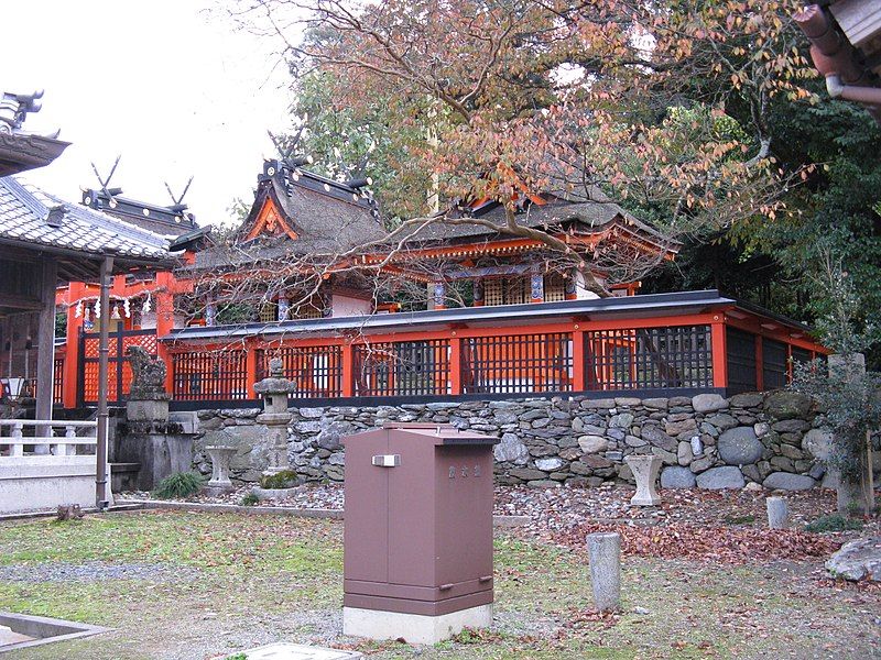 File:Niukanshoubu jinja honden.jpg