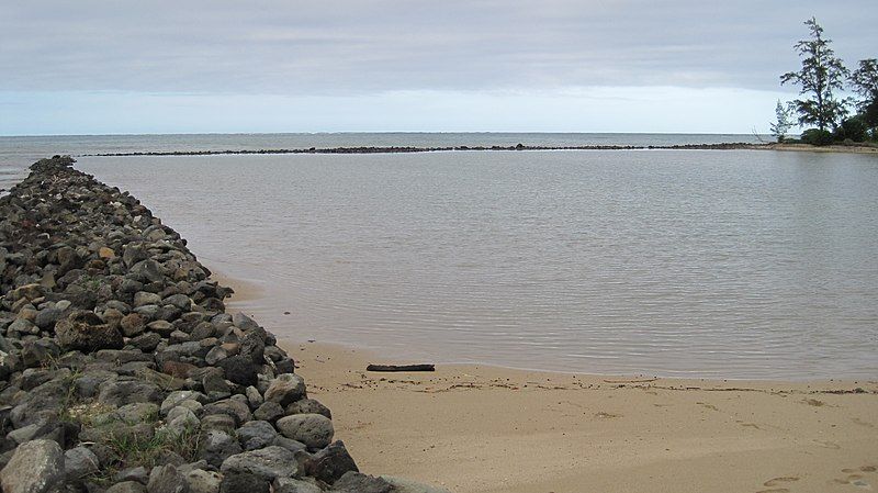 File:Oahu-Huiluafishpond-wallcorner.JPG