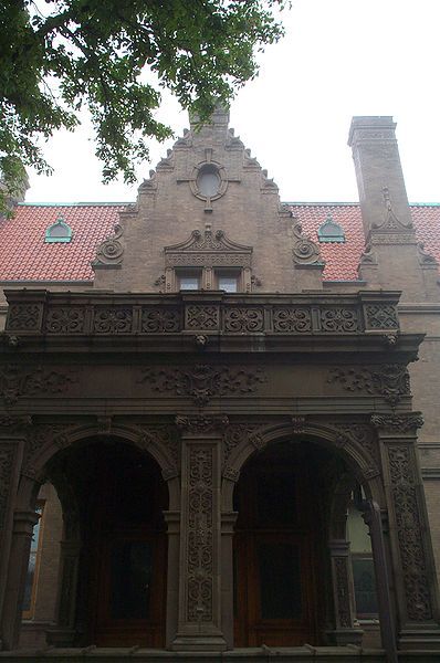 File:PabstMansionentrance 11.jpg