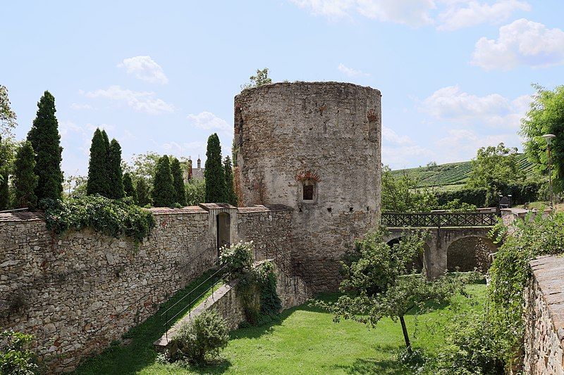 File:Retz - Haberfelderturm.JPG