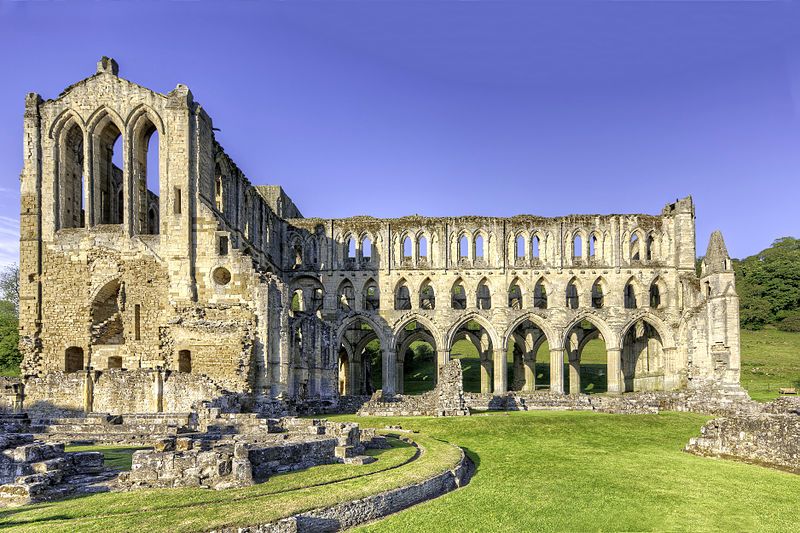 File:RievaulxAbbey-wyrdlight-24588.jpg