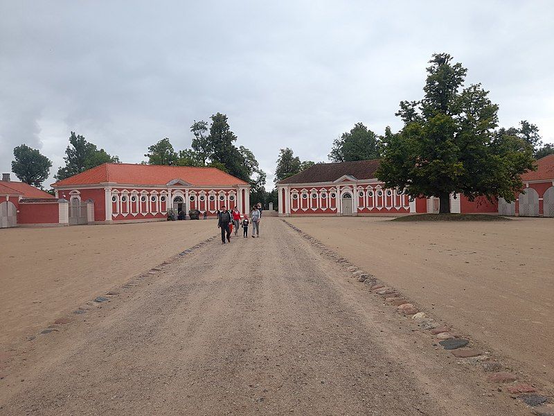 File:Rundāle palace stables.jpg