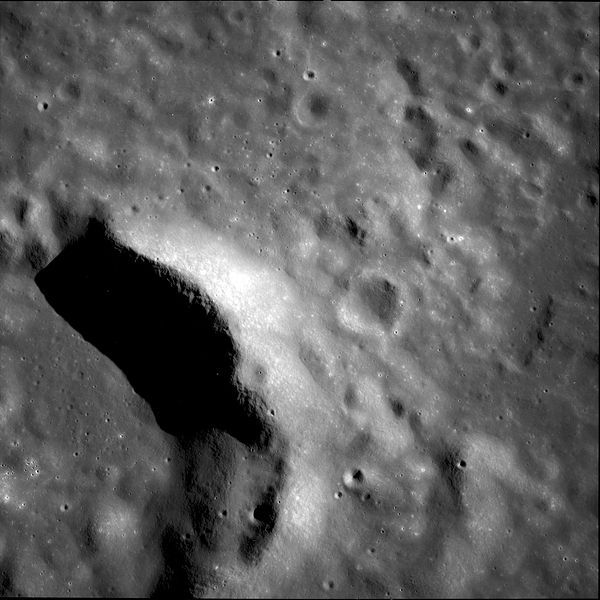 File:Secchi crater AS11-42-6306.jpg