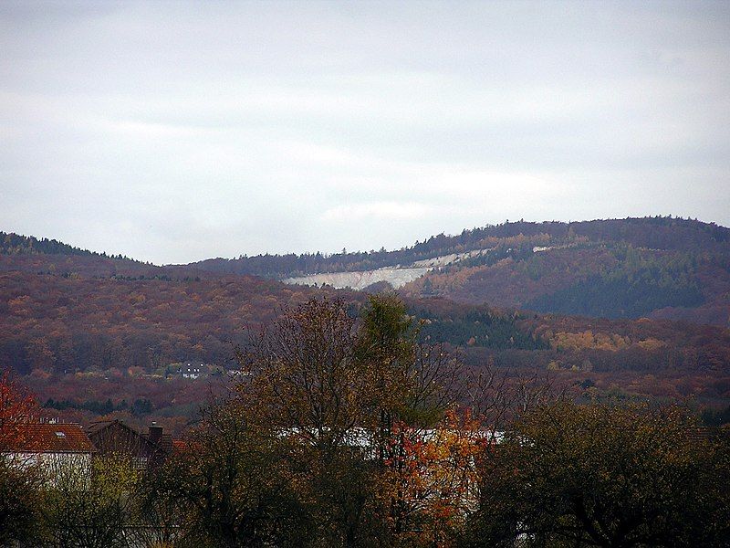 File:Taunus-Quarzitwerke von Wetterau.jpg