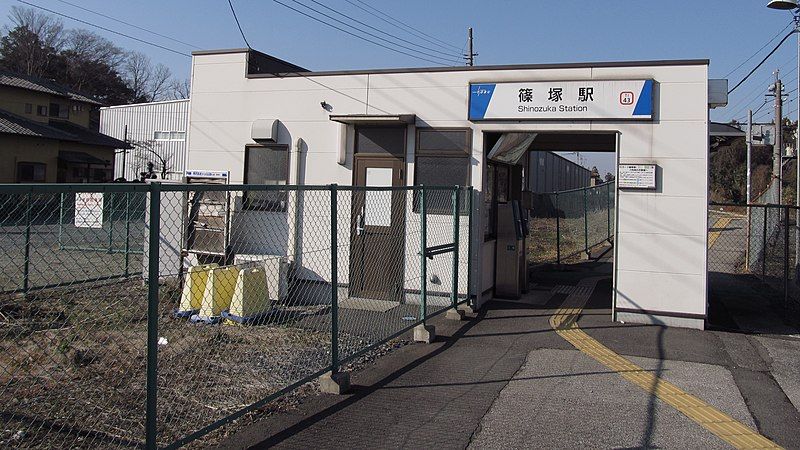 File:Tobu-railway-TI43-Shinozuka-station-entrance-20141231-101836.jpg