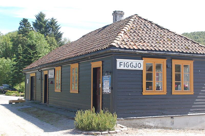 File:Togstasjonen Figgjo.jpg