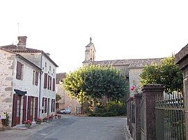 The church and surroundings in Saint-Vivien