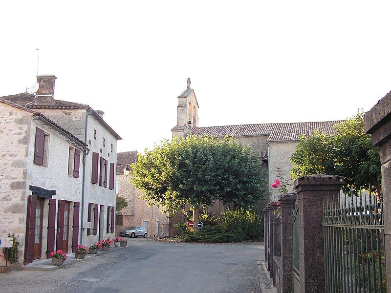 File:Village-st-vivien.JPG