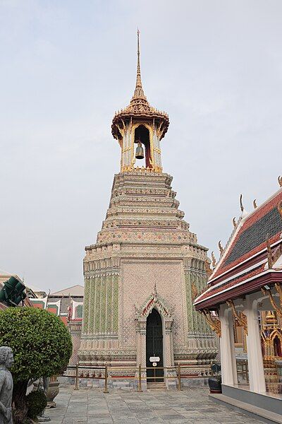 File:หอระฆังวัดพระเเก้ว.jpg