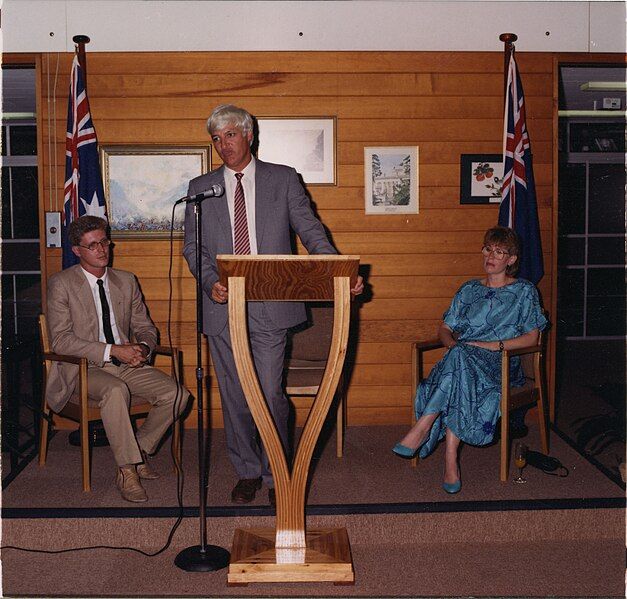 File:Bob Katter MLA.jpg