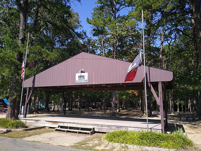 File:CMC Zoo pavilion.jpg