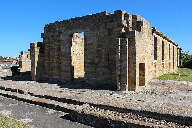 File:Cockatoo Island barracks.jpg