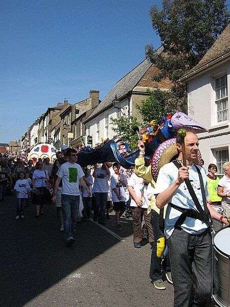 File:Eel day parade.jpg