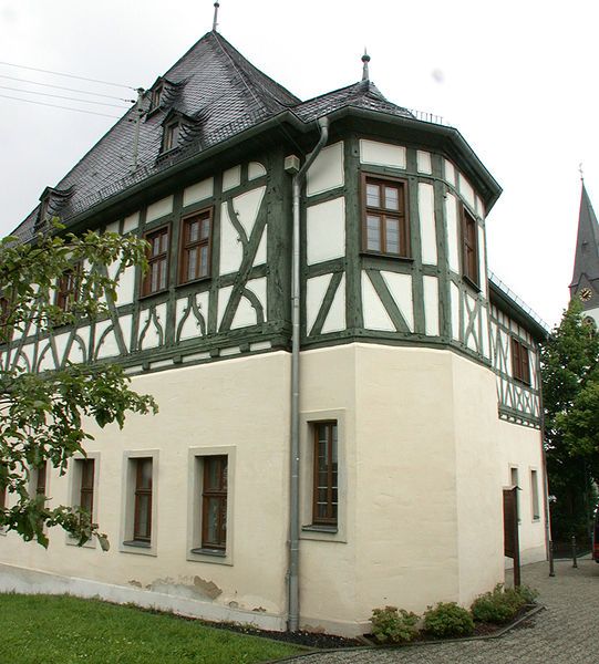 File:Elbtal Rathaus.jpg