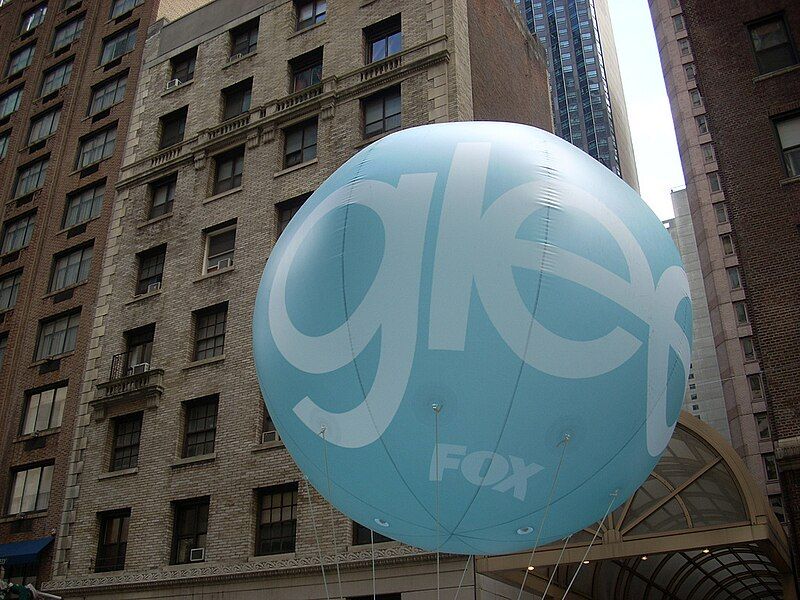 File:Glee balloon.jpg