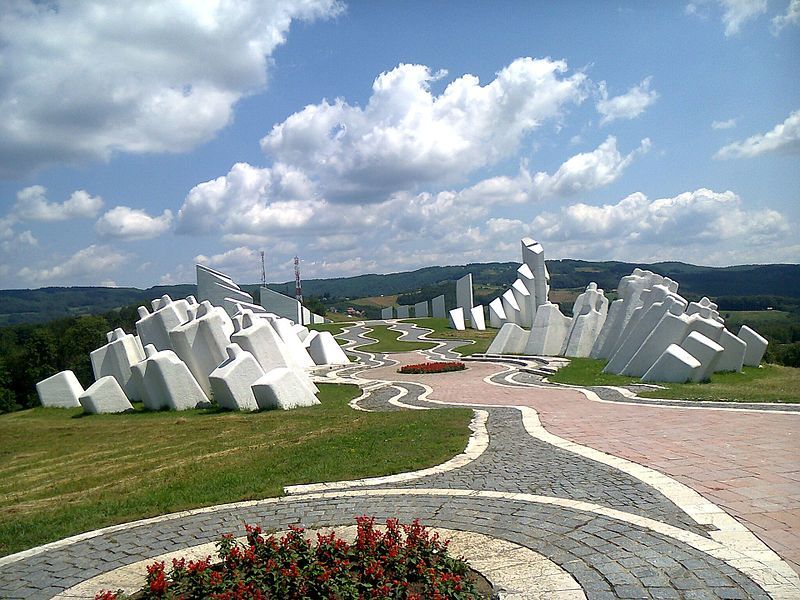 File:Kadinjača spomen park.jpg