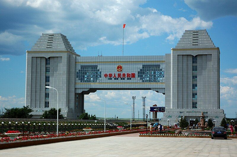 File:Manzhouli Gate 01.jpg