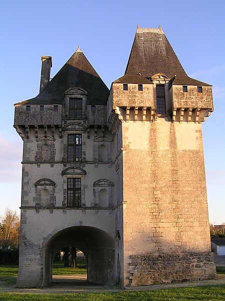 File:Matha chateau1.3.JPG