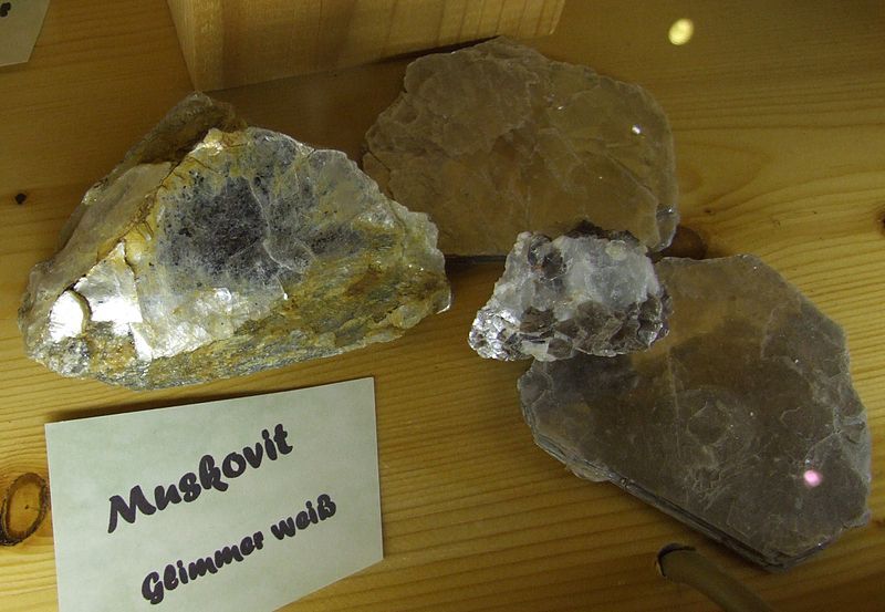 File:Muskovit, Glimmer weiß.JPG