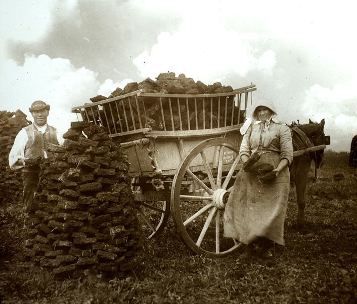 File:Peat gatherers.JPG