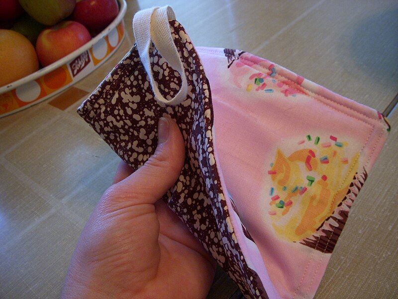 File:Pink potholder.jpg