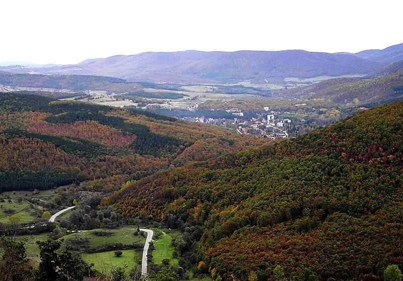 File:Starazagora.mineral.spa-general.view.jpg