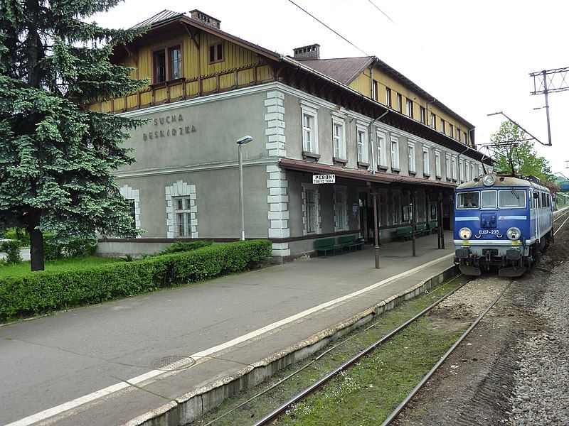 File:Sucha Beskidzka station.JPG