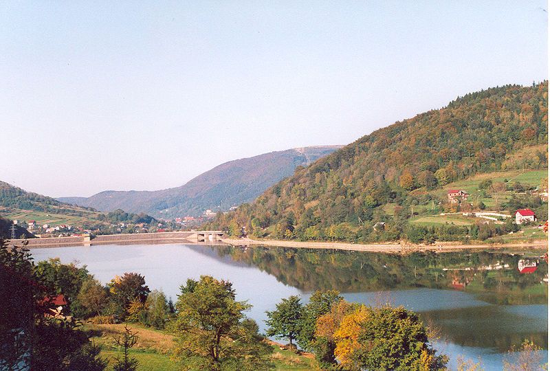 File:Valley of Żywieci.jpg