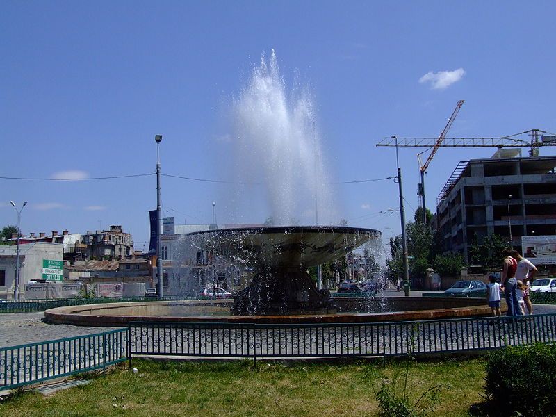 File:Zodiac Fountain.JPG