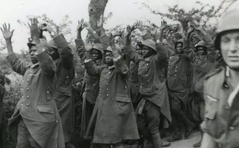 File:1666555877-captive-soldiers-battle-of-france-ww2.jpg