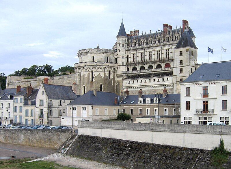 File:AmboiseLeChateau.JPG