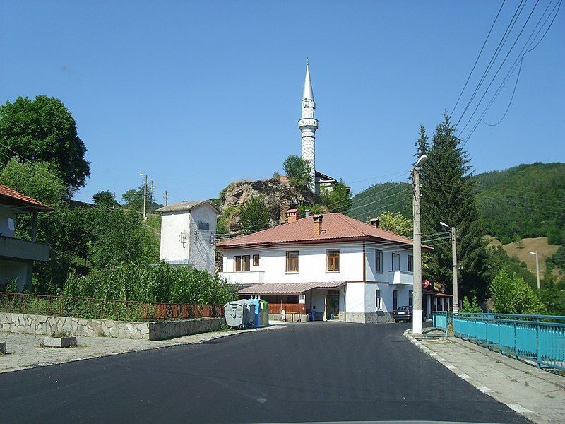 File:Arda Mosque 1.jpg