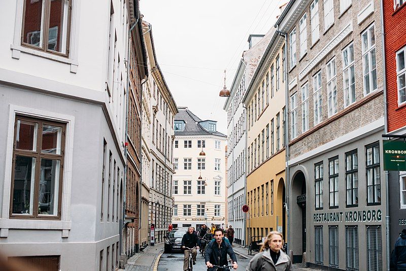 File:Brolæggerstræde (Copenhagen).jpg