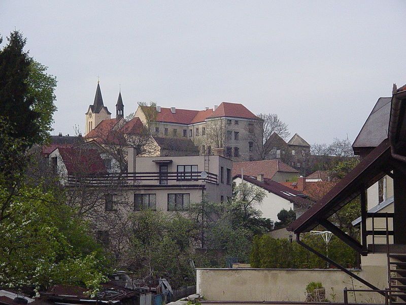 File:Chvalská tvrz.jpg