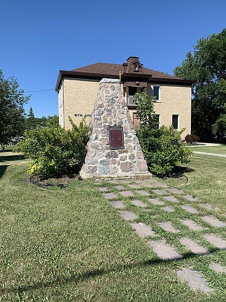 File:Dawson Road monument.jpg