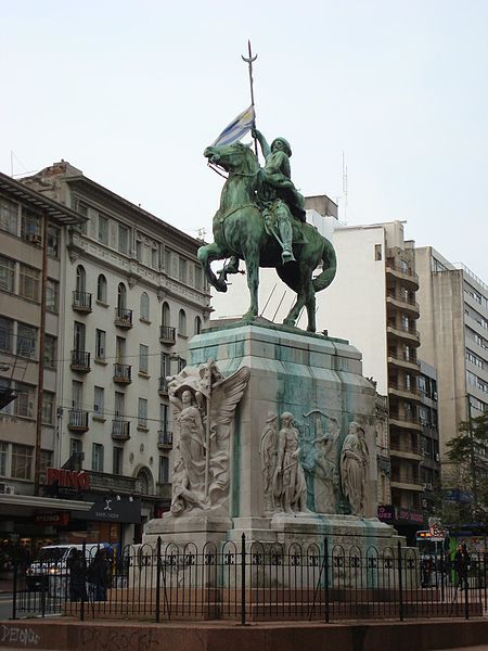 File:El-Gaucho-Montevideo.jpg