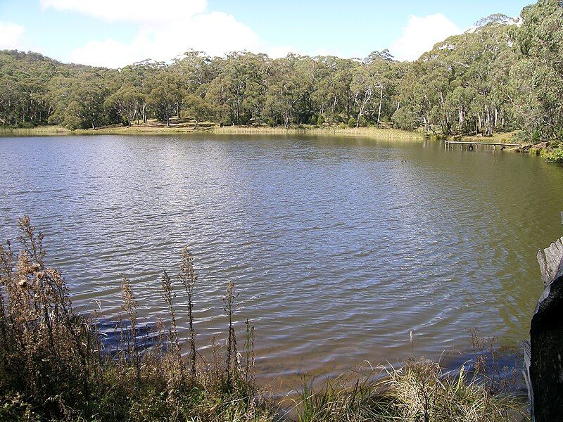 File:Hanging Rock.JPG